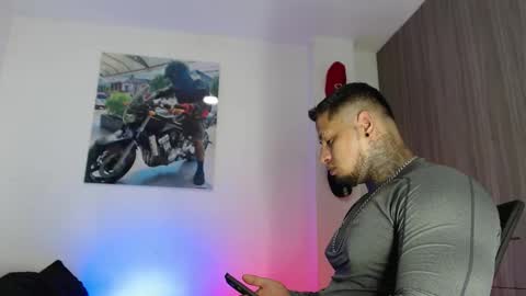 Snapshot of soy_apolo chatting on 11-12-25, 02:01 soy_apolo online show from 11-12-25, 02:01