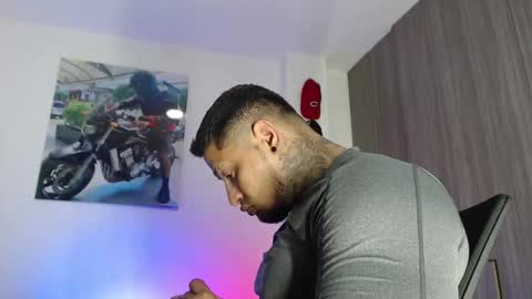 Snapshot of soy_apolo chatting on 11-15-25, 03:19 soy_apolo online show from 11-15-25, 03:19