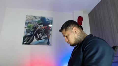 Snapshot of soy_apolo chatting on 11-18-25, 03:27 soy_apolo online show from 11-18-25, 03:27