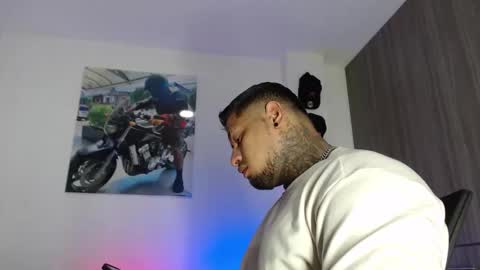 Snapshot of soy_apolo chatting on 11-29-25, 12:19 soy_apolo online show from 11-29-25, 12:19