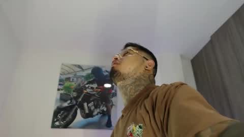 Snapshot of soy_apolo chatting on 12-17-25, 02:12 soy_apolo online show from 12-17-25, 02:12