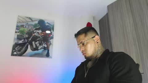 Snapshot of soy_apolo chatting on 12-18-25, 05:08 soy_apolo online show from 12-18-25, 05:08