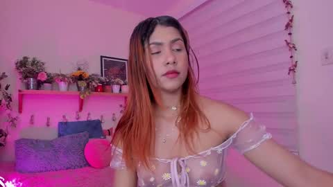 Snapshot of soy_sarah chatting on 02-11-25, 09:53 Sarah Valentina online show from 02-11-25, 09:53