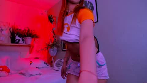 Snapshot of soy_sarah chatting on 02-26-25, 10:15 Sarah Valentina online show from 02-26-25, 10:15