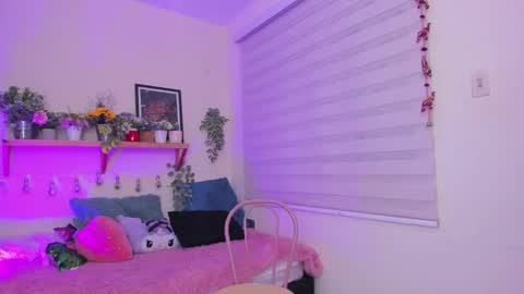 Snapshot of soy_sarah chatting on 02-28-25, 09:58 Sarah Valentina online show from 02-28-25, 09:58