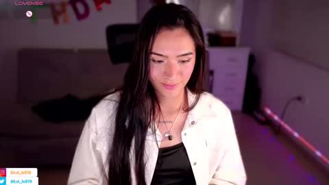 Luisa    online show from 03-06-25, 12:21