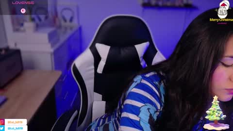 Luisa    online show from 12-21-25, 06:59