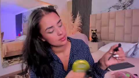 Snapshot of soycamiortiz chatting on 02-22-26, 09:13 Camila Ortiz online show from 02-22-26, 09:13