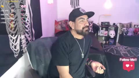 Snapshot of soyelcarlitos chatting on 05-15-26, 06:09 El Carlitos online show from 05-15-26, 06:09