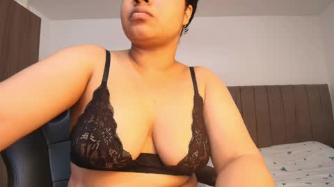 Snapshot of soynerea chatting on 06-02-26, 01:18 online show from 06-02-26, 01:18