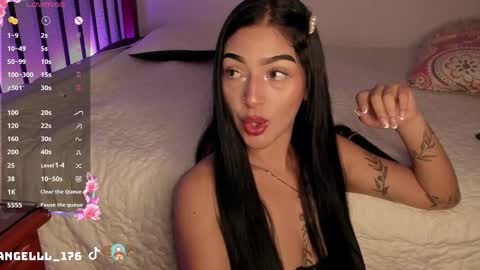 Snapshot of soyvane chatting on 12-23-24, 02:45 VANESSA online show from 12-23-24, 02:45