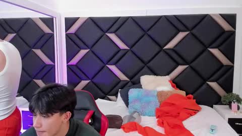 Snapshot of space_boys18 chatting on 11-15-25, 01:25 Gabo Lucas and Justin online show from 11-15-25, 01:25