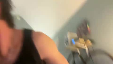 Snapshot of spacecase843 chatting on 01-28-25, 04:08 TrndSettrz online show from 01-28-25, 04:08