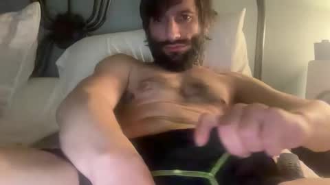 Snapshot of spacecase843 chatting on 01-30-25, 07:18 TrndSettrz online show from 01-30-25, 07:18