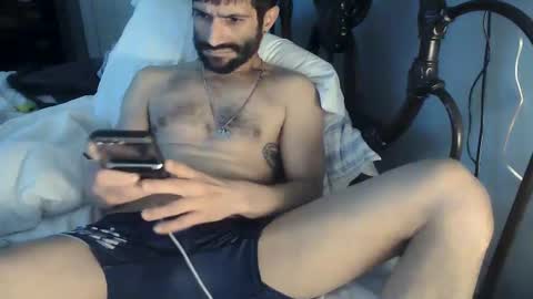 Snapshot of spacecase843 chatting on 02-10-25, 07:47 TrndSettrz online show from 02-10-25, 07:47