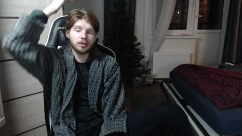 Snapshot of spaisenok chatting on 01-04-25, 12:59 Mike online show from 01-04-25, 12:59