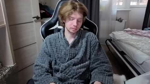 Snapshot of spaisenok chatting on 09-14-25, 02:49 Mike online show from 09-14-25, 02:49