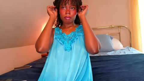 Snapshot of sparklingsoleil chatting on 06-29-26, 03:56 Soleil online show from 06-29-26, 03:56