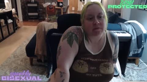 Snapshot of sparklybisexual chatting on 11-19-25, 03:28 sparklybisexual online show from 11-19-25, 03:28