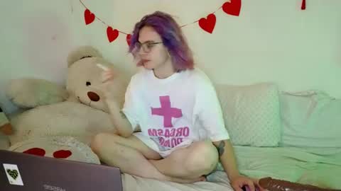 Snapshot of sparkyferret chatting on 07-22-26, 10:01 sparkyferret online show from 07-22-26, 10:01