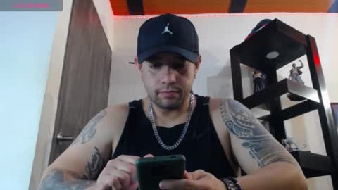 Snapshot of spartacus_cam chatting on 01-07-25, 05:12     online show from 01-07-25, 05:12