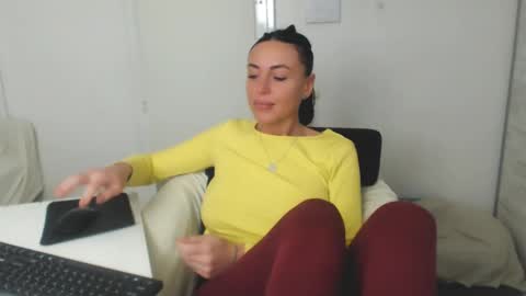 Snapshot of spicemint chatting on 02-17-25, 03:53 Carla online show from 02-17-25, 03:53