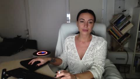 Snapshot of spicemint chatting on 10-06-25, 03:53 Carla online show from 10-06-25, 03:53