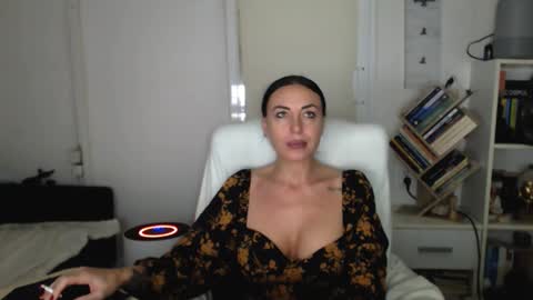 Snapshot of spicemint chatting on 10-18-25, 04:08 Carla online show from 10-18-25, 04:08