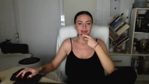 Snapshot of spicemint chatting on 10-22-25, 03:34 Carla online show from 10-22-25, 03:34