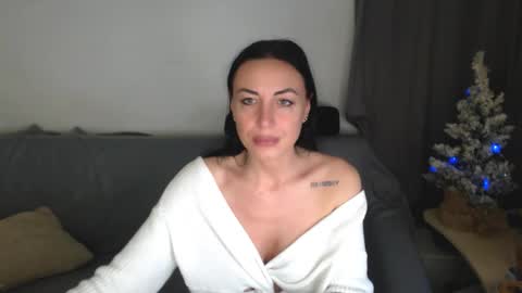 Snapshot of spicemint chatting on 12-13-25, 07:53 Carla online show from 12-13-25, 07:53