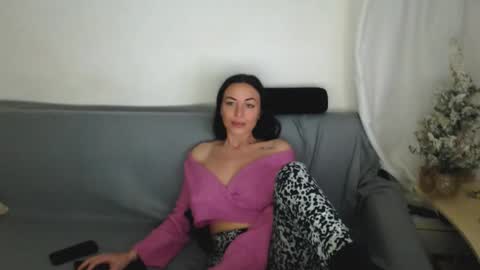 Snapshot of spicemint chatting on 12-19-25, 06:15 Carla online show from 12-19-25, 06:15