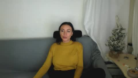 Snapshot of spicemint chatting on 12-20-25, 02:35 Carla online show from 12-20-25, 02:35