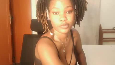 Snapshot of spicy_kerrine chatting on 03-11-25, 11:59 Spicy kerrine online show from 03-11-25, 11:59