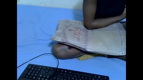 Snapshot of spicy_kittie chatting on 04-09-26, 07:47 Kittle online show from 04-09-26, 07:47