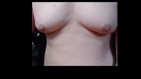 Snapshot of spider19752020 chatting on 03-04-26, 04:13 bri and mags fun room online show from 03-04-26, 04:13