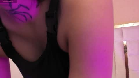 Snapshot of spider_webbed chatting on 05-26-26, 12:01 Spider online show from 05-26-26, 12:01