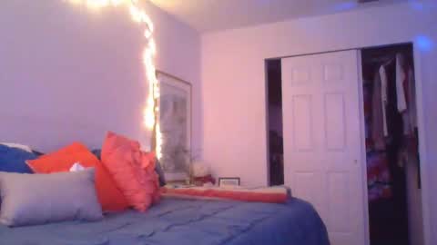 Snapshot of spinwithus chatting on 01-26-25, 01:31 Rose online show from 01-26-25, 01:31