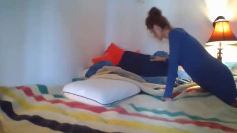 Snapshot of spinwithus chatting on 10-19-25, 06:41 Rose online show from 10-19-25, 06:41