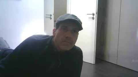 Snapshot of spliffray chatting on 01-06-25, 12:37 spliffray online show from 01-06-25, 12:37