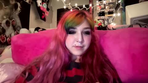 Snapshot of spookysanrihoe chatting on 04-27-26, 06:39 Pixie online show from 04-27-26, 06:39