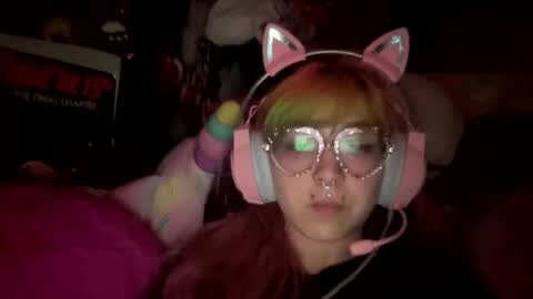 Snapshot of spookysanrihoe chatting on 05-08-26, 05:46 Pixie online show from 05-08-26, 05:46