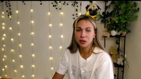 Snapshot of sport_tall_karina chatting on 05-28-26, 09:28 Karina online show from 05-28-26, 09:28