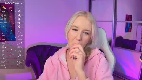 Snapshot of springajara chatting on 09-19-25, 08:20 Vetta online show from 09-19-25, 08:20