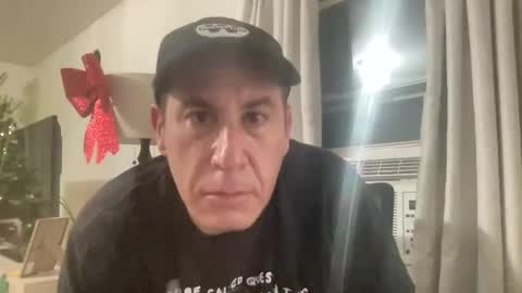 Snapshot of spun4feet chatting on 12-15-25, 07:56 spun4feet online show from 12-15-25, 07:56