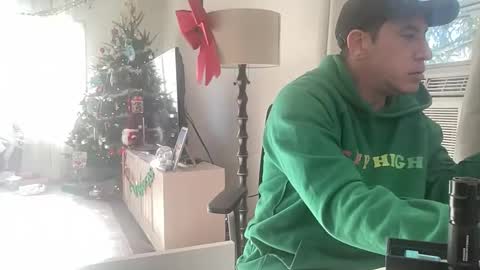 Snapshot of spun4feet chatting on 12-16-25, 03:39 spun4feet online show from 12-16-25, 03:39