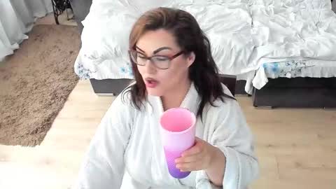 Kim online show from 09-11-25, 01:00