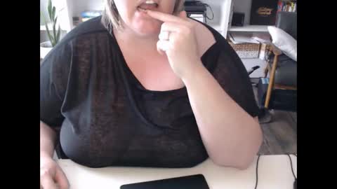 Messi Jessi online show from 02-27-25, 05:15