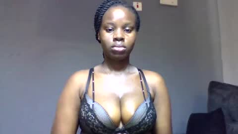 Snapshot of squiter_girlie chatting on 12-17-25, 06:19 Squiter online show from 12-17-25, 06:19