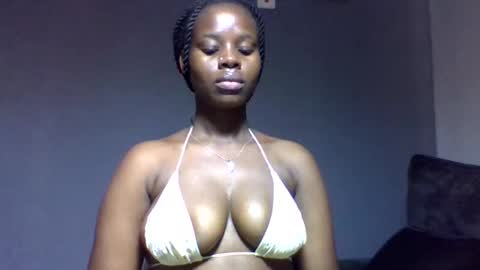 Snapshot of squiter_girlie chatting on 12-21-25, 05:58 Squiter online show from 12-21-25, 05:58
