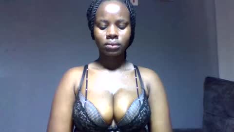 Snapshot of squiter_girlie chatting on 12-22-25, 06:10 Squiter online show from 12-22-25, 06:10